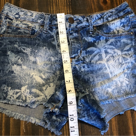 Jessica Simpson Women’s Size 26 Jean Shorts Palm Trees Stretch Raw Hem Beach - Picture 5 of 12
